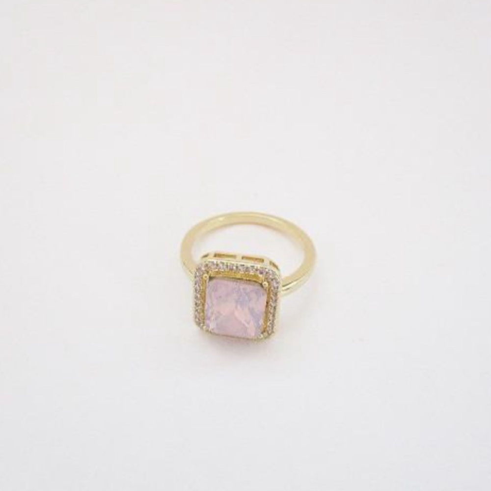 NWOT Gold Tone Ring with Pale Pink Stone Surrounded by Rhinestone Accent